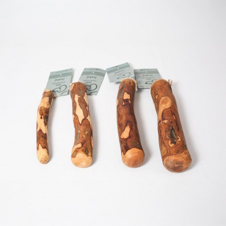 Jouet chien bois d'olivier.