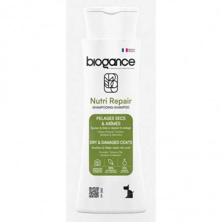Shampooing pelages secs et abimés pour chien de la marque Biogance.